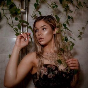 Meet your Posher, Caly